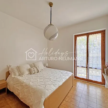 250 - Appartamento trilocale con portico e giardino, aria condizionata, a 150 mt dal centro di Numana - SPIAGGIA WHITE BEACH CLUB OMAGGIO dal lun al ven FINO AL 02-08 Appartamento *